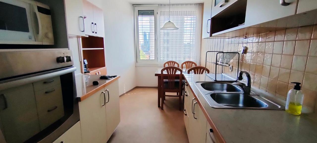 Corner Tower // Prijetno Stanovanje Za 4 Osebe + Free Parking Lublana Zewnętrze zdjęcie