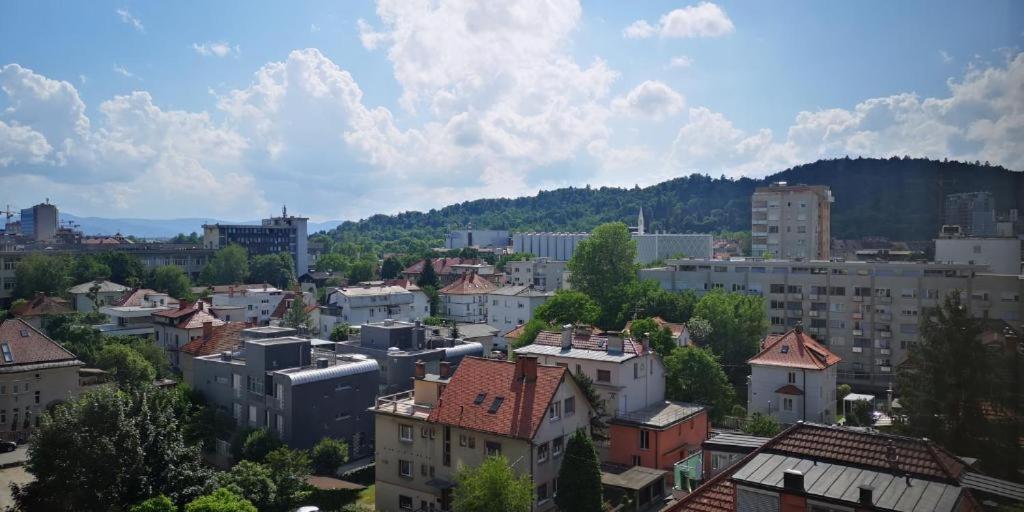 Corner Tower // Prijetno Stanovanje Za 4 Osebe + Free Parking Lublana Zewnętrze zdjęcie